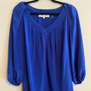 Diane Von Furstenberg Silk v-neck blouse 3/4 sleeve